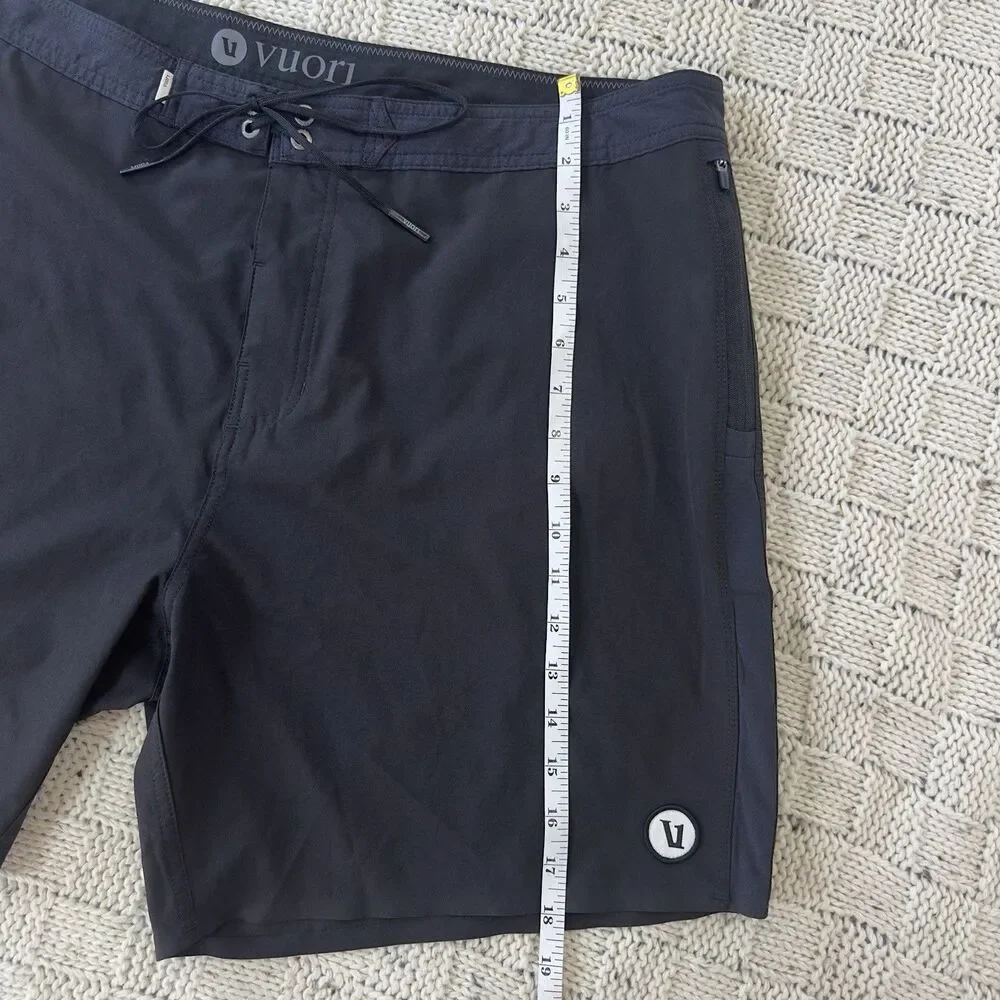 Vuori Peak Boardshorts 7” Men’s 38 Black Navy Swim Surf Shorts Performance Read - Picture 8 of 10
